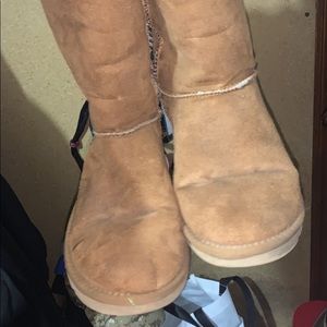 UGGWbows only wornonce in great shape $ 65